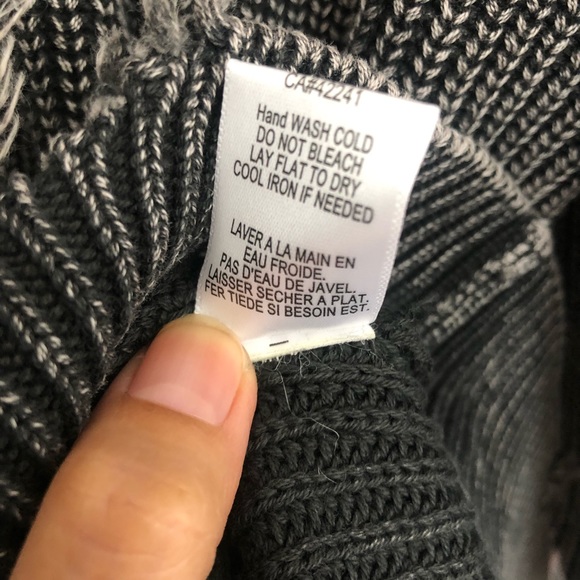 NWT YOUNG FABULOUS AND BROKE Distressed Cameron Oversized Turtleneck Sweater M/L - Picture 7 of 12